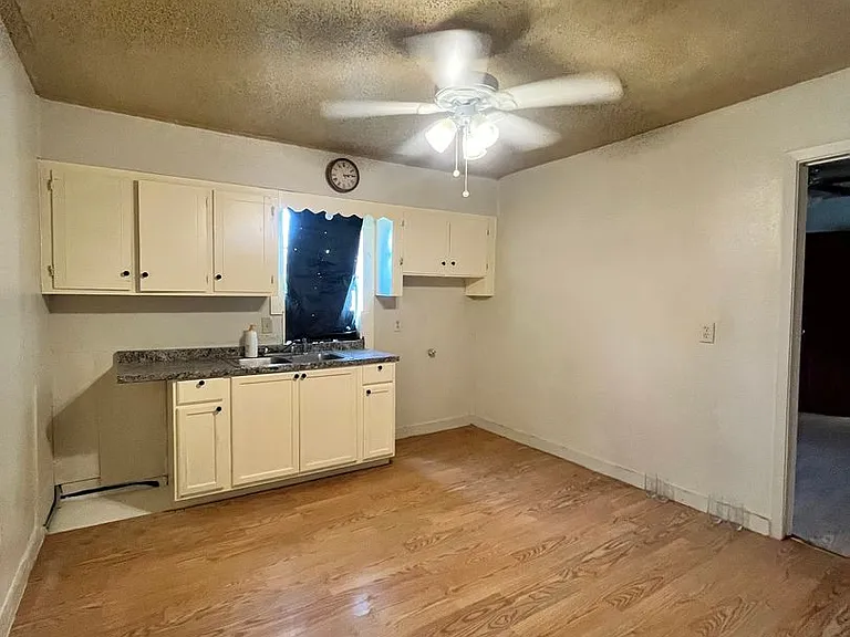 206 Spruce St #A — Photo 4