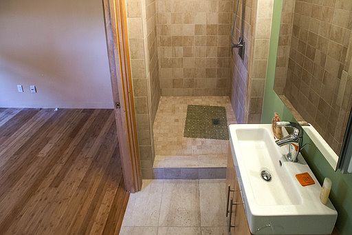 5th image of 2127 Las Colinas Ave