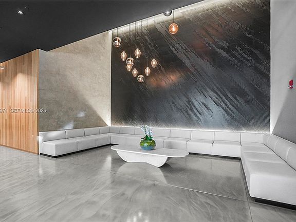 5th image of 151 SE 1st St #Penthouse 04