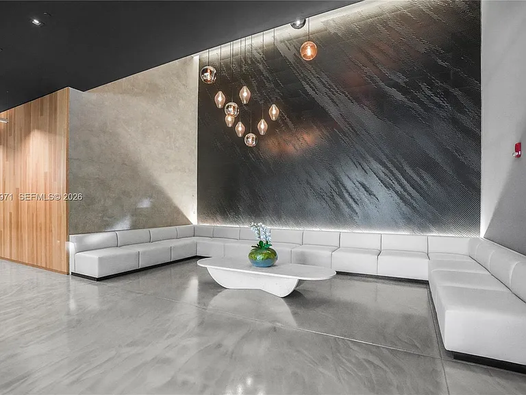 151 SE 1st St #Penthouse 04 — Photo 5