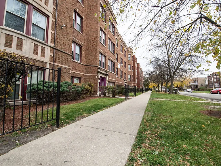 735 N Austin — Photo 21