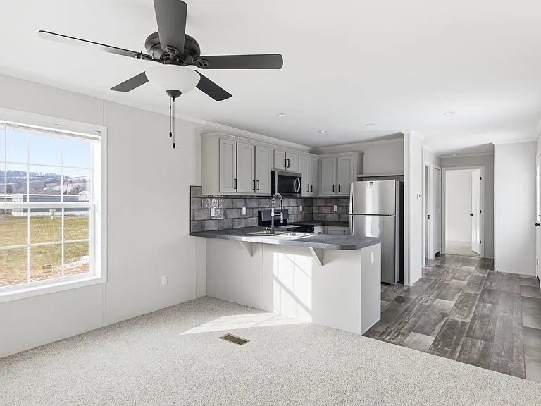 540 Everett St #1 — Photo 4