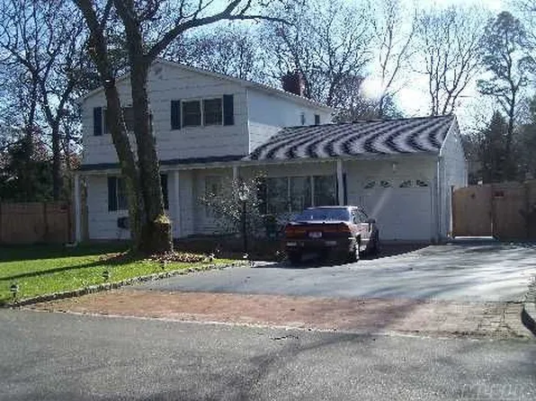 6 Pitts Ave, Mastic, NY 11950