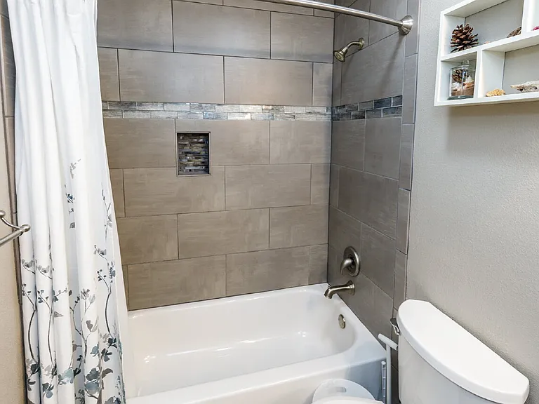 230 Hooper Ct — Photo 46
