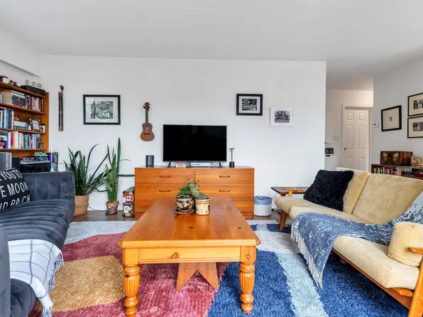 2080 Maple St #207, Vancouver, BC V6J 4P9