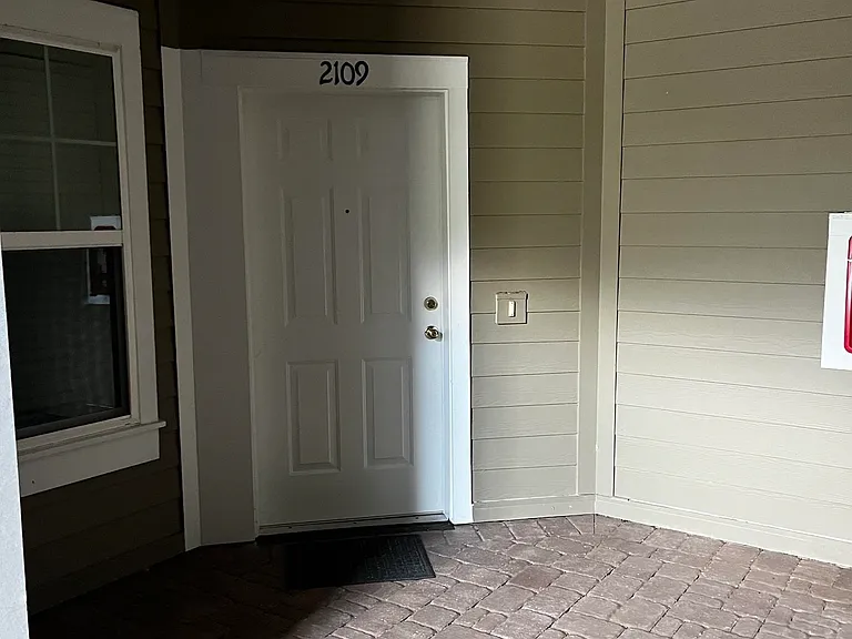 2109 Golden Lake Loop St — Photo 4