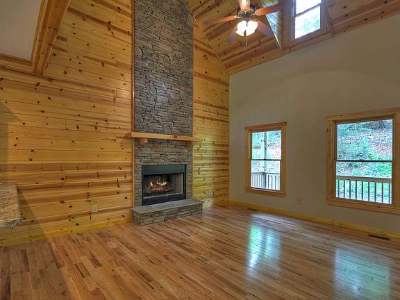 4th image of 221 Acacia Ct