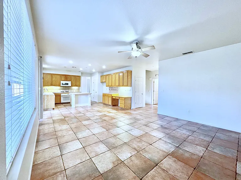 1207 Silverton Way — Photo 12