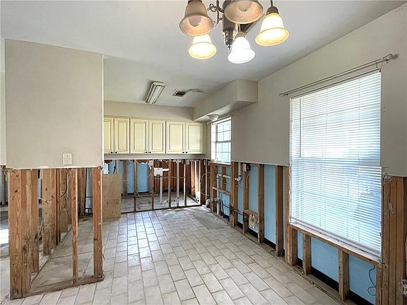 2nd image of 629 Magnolia Ave