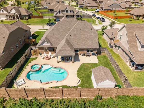 9810 Santa Anita Dr, Mont Belvieu, TX 77523