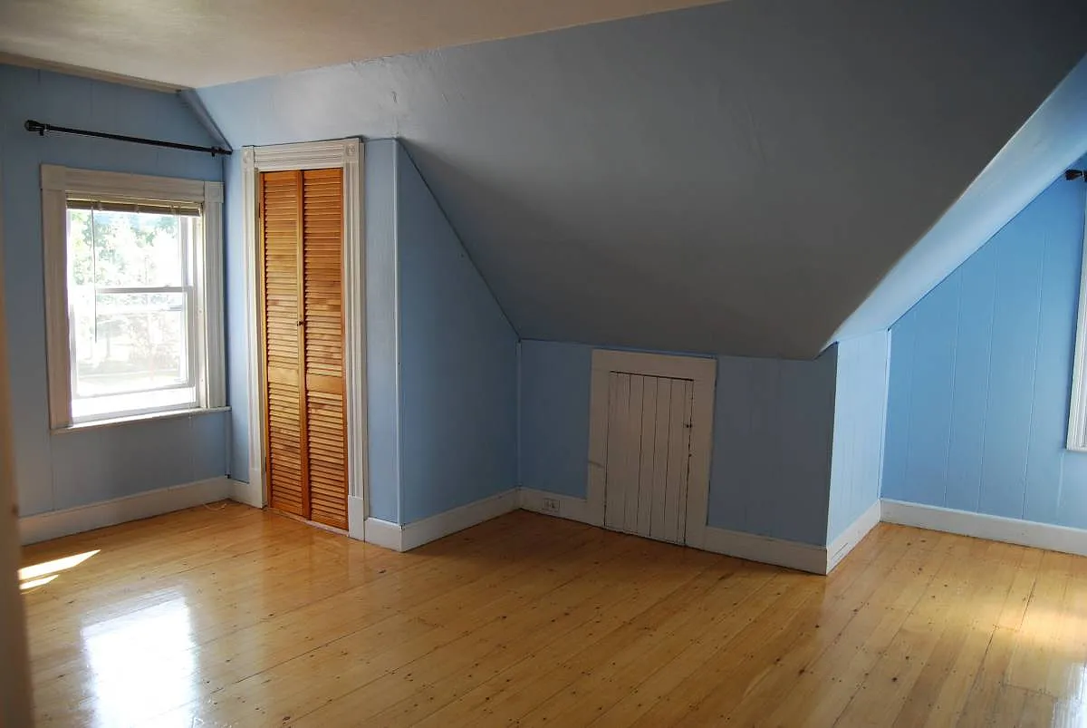 3 bed, 925 sqft, $2,730 — Photo 3