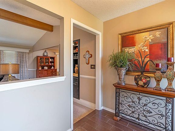 5th image of 100 Kerri Ct