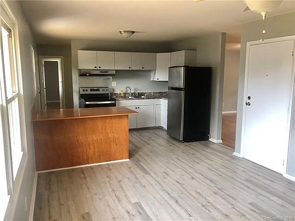4th image of 1501 Lynhurst Dr