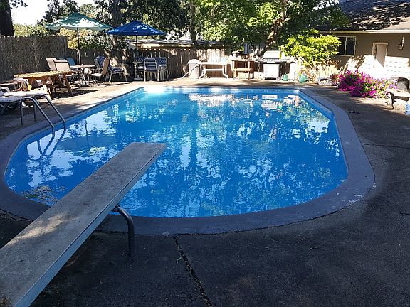 Pool 10 feet deep at deep end