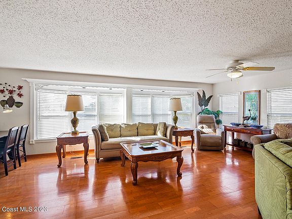 4th image of 1018 Royal Palm Dr