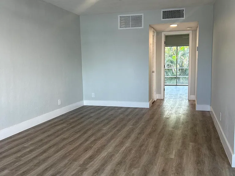 1980 Sunset Ave #12 — Photo 4