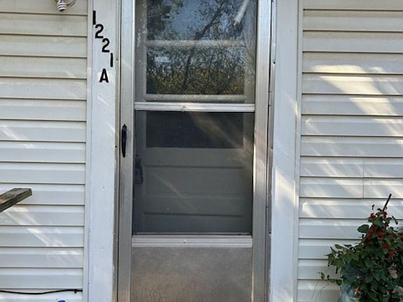 2nd image of 1221A Monnett Ave