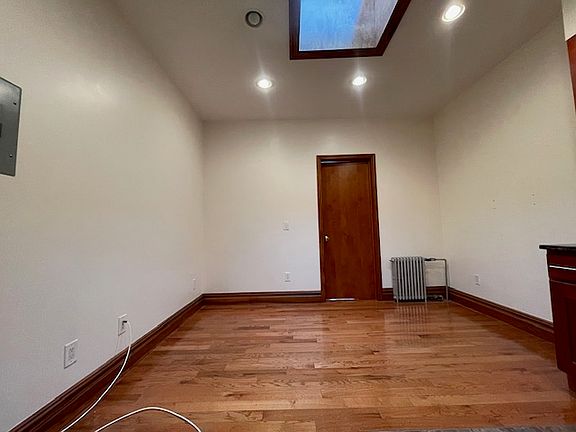 4th image of 526 6th Ave APT 3L