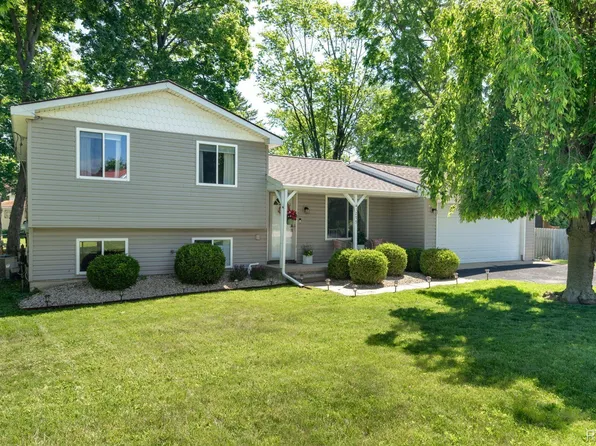 1275 Otter Ave, Waterford, MI 48328