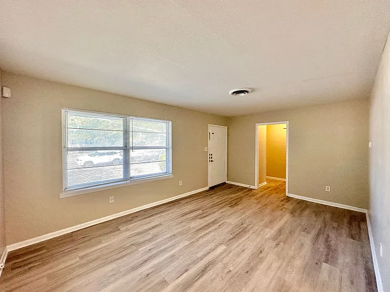 707 W Lincoln Ave — Photo 4