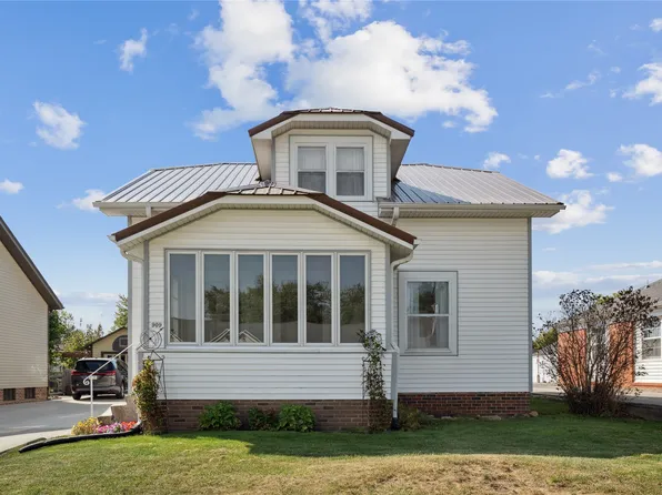 909 Washington St, Pella, IA 50219