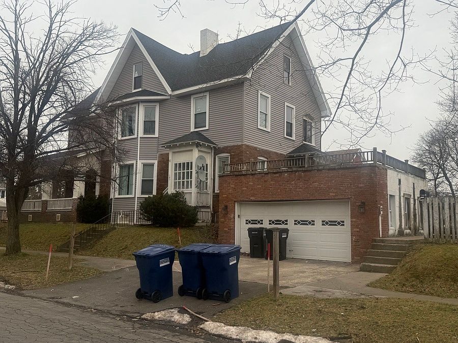 1st image of 942 Euclid Ave #2