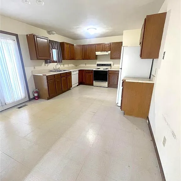 301 Brian Dr — Photo 5