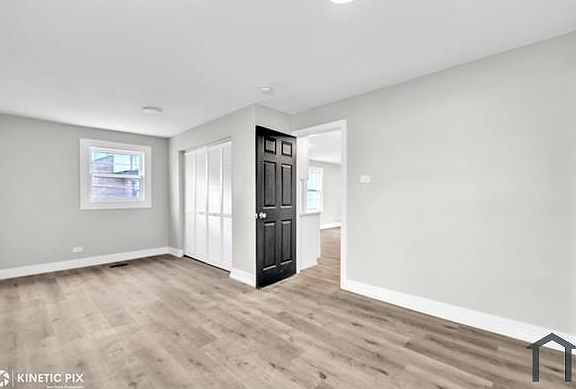 5th image of 338 Indianwood Blvd
