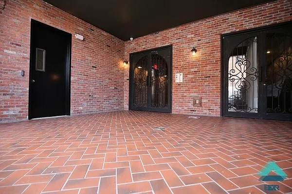 Rented by EXR | media 110