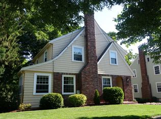 1140 Brook Rd, Milton, MA 02186