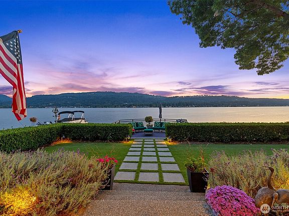 4th image of 3829 E Lake Sammamish Shore Lane SE