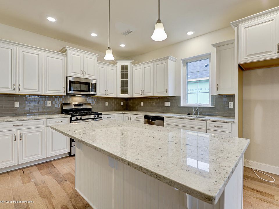 1st image of 62 Woodview Dr