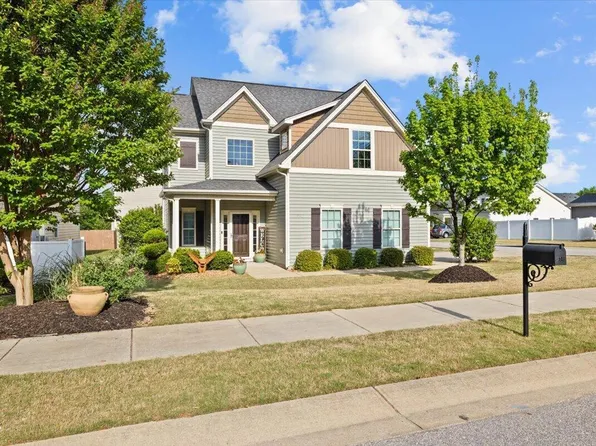 650 Monterey Pine Dr, Fuquay Varina, NC 27526