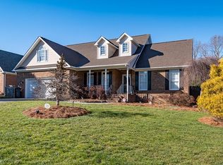 1085 Reynolds Price Dr, Kernersville, NC 27284