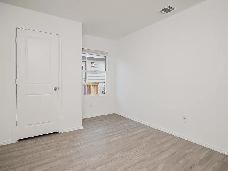 2907 Millikan Dr — Photo 9