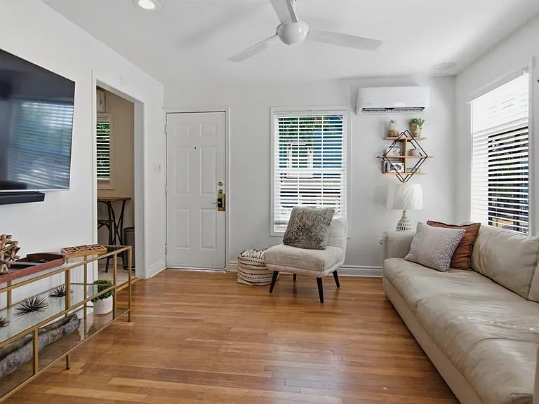 908 Haskell St — Photo 5