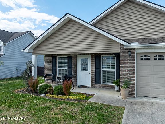 2nd image of 120 Bellas Way