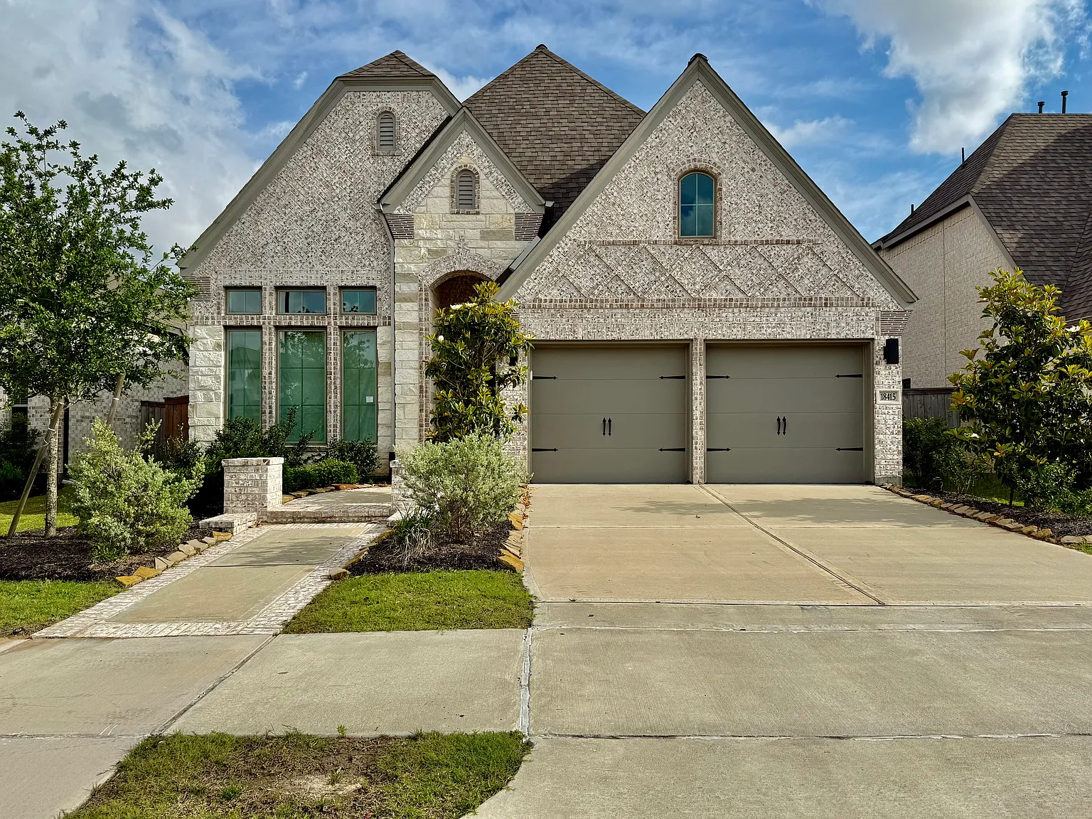 4 bed, 1999 sqft, $2,975 — Photo 1
