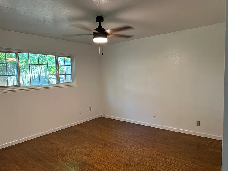 8918 Phoenix Ave — Photo 10