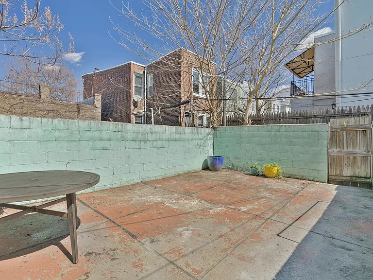 1633 S 21st St — Photo 23