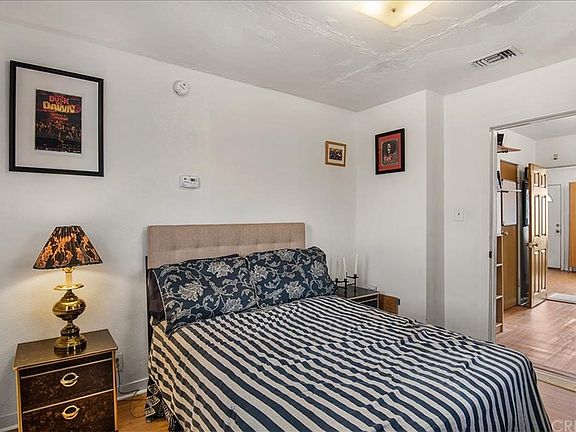 5th image of 229 E 109th Pl