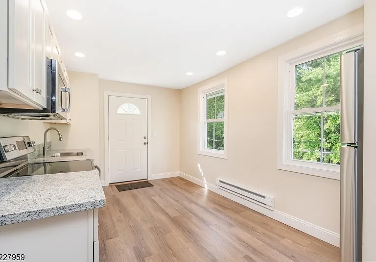 13 Maple St #15A — Photo 8