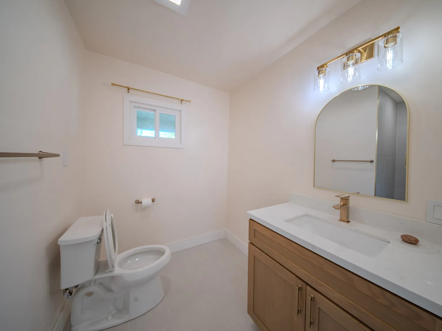 5 bed, 2523 sqft, $5,400 — Photo 4