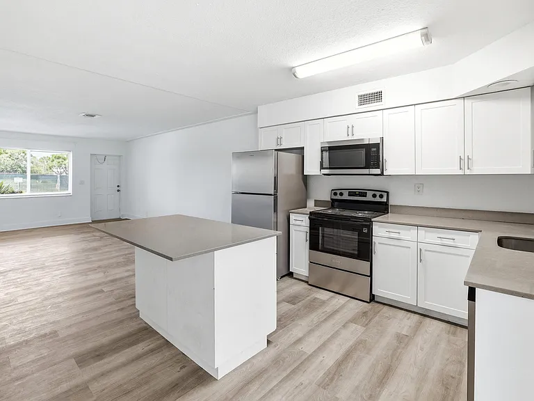 1880 SE 3rd St #1880 — Photo 8