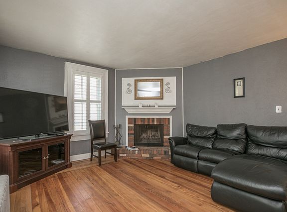 3rd image of 312 Cory Ave