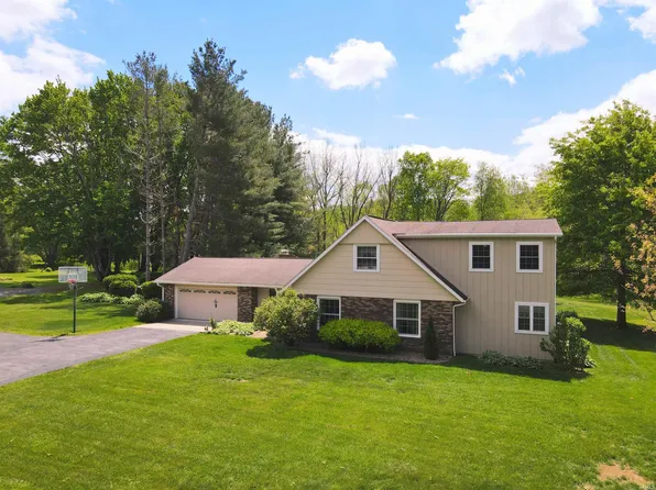 7151 W Cavewood Ct, Bloomington, IN 47403