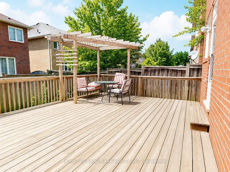 191 Robirwin St — Photo 27