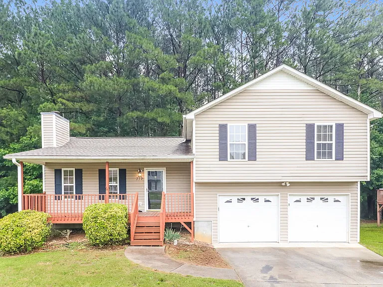732 Newport Dr — Photo 1