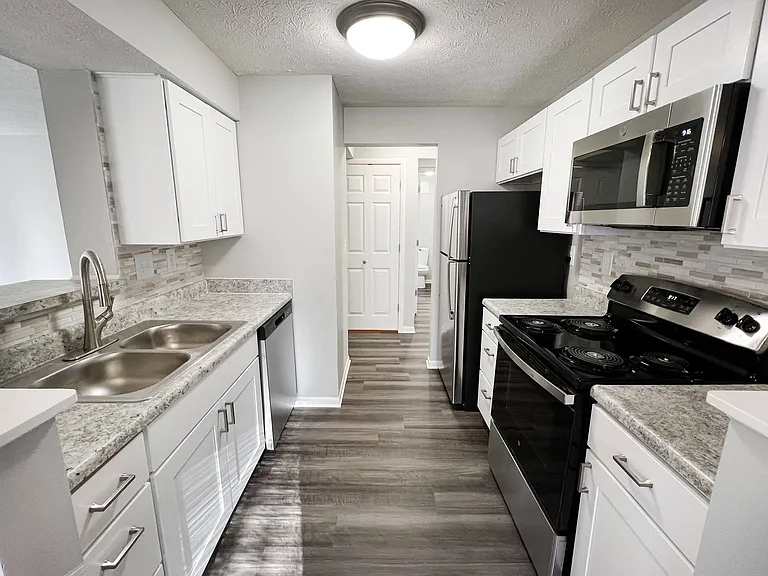 The Vinings Apartments — Photo 36