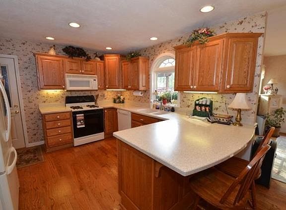 3rd image of 21200 Clover Hill Ct
